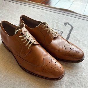 Banana Republic light brown Oxford shoes.
